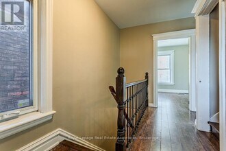 19 Sanford Ave S in Hamilton, ON - Building Photo - Building Photo