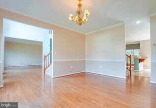 8464 Hessian Hill Ct in Linton Hall, VA - Building Photo - Building Photo