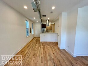 1851 W Dickens Ave, Unit 2 in Chicago, IL - Building Photo - Building Photo