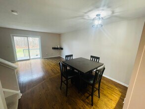 19 Oak Ridge Dr in Windsor Locks, CT - Foto de edificio - Building Photo