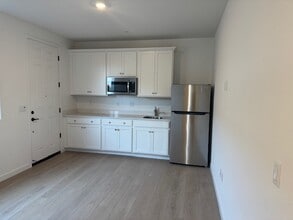 10923 Breezewood Way, Unit B in Stockton, CA - Building Photo - Building Photo