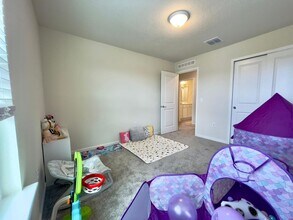 2143 Charming Ave in Davenport, FL - Building Photo - Building Photo
