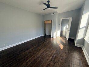 1022 E Hyde Park Blvd in Chicago, IL - Building Photo - Building Photo