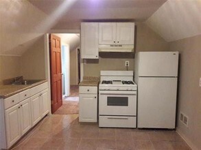 82 Woodbridge Ave-Unit -3 in Highland Park, NJ - Foto de edificio - Building Photo