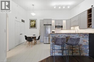 4013 Kilmer Dr in Burlington, ON - Building Photo