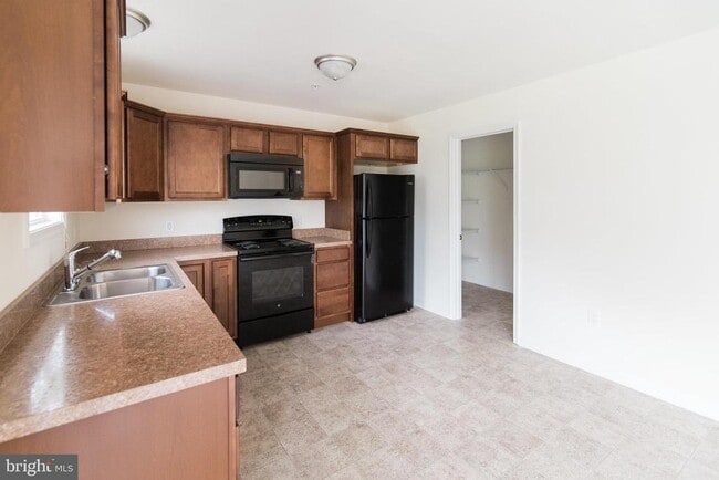 116 Breezewood Dr in Hanover, PA - Building Photo - Building Photo