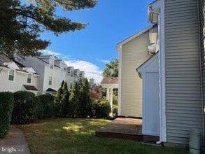 14350 Gringsby Ct in Centreville, VA - Building Photo - Building Photo