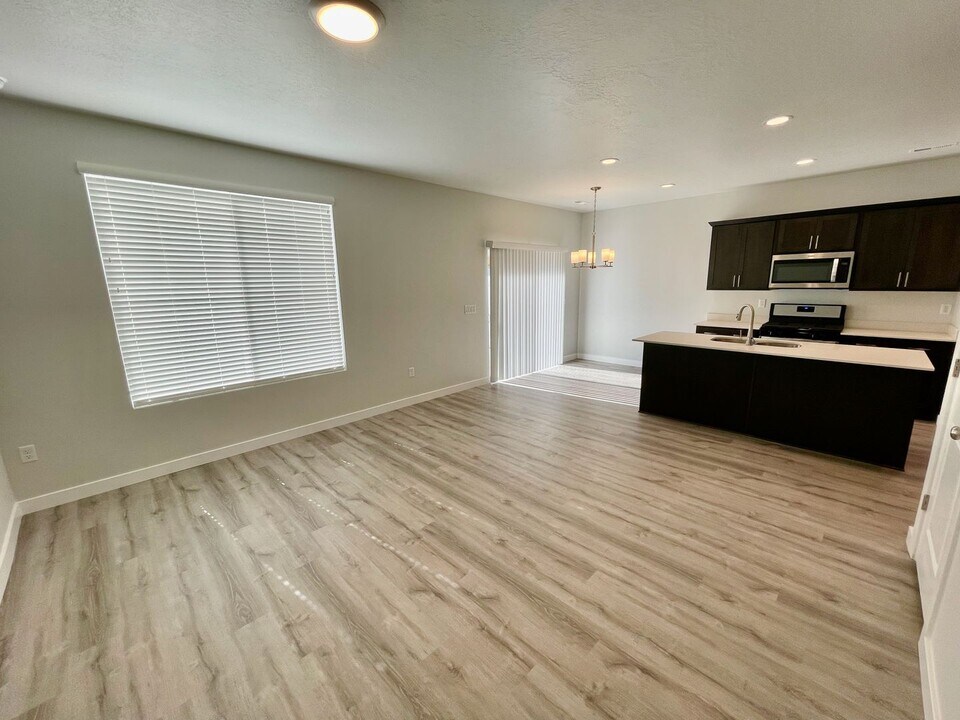3511 S 4250 W in West Haven, UT - Building Photo