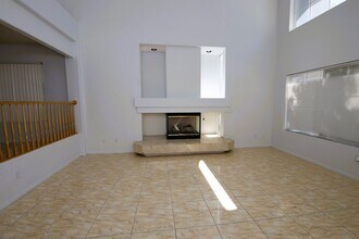 554 Campus Oaks Ct in Las Vegas, NV - Building Photo - Building Photo