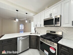 3045 W Addison St, Unit J09W in Chicago, IL - Building Photo - Building Photo