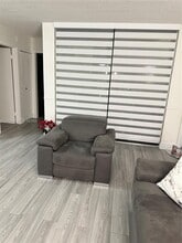 2055 SW 122nd Ave in Miami, FL - Foto de edificio - Building Photo