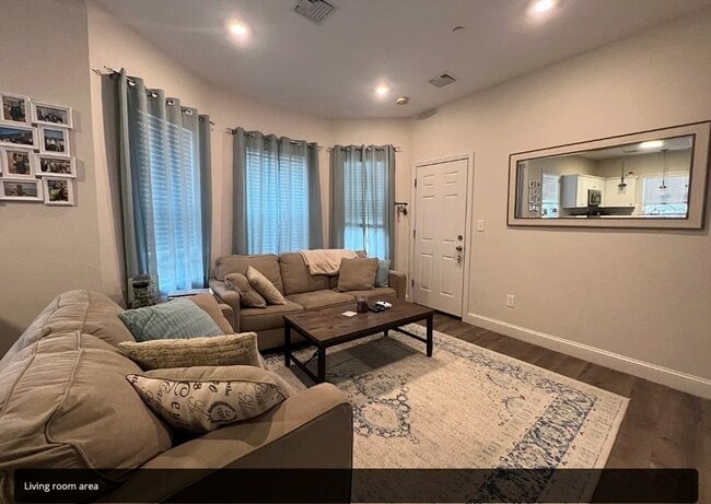 property at 10 Elliott Pl