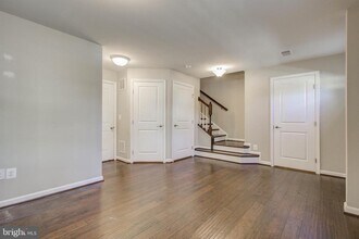 7001 Trek Way in Gainesville, VA - Building Photo - Building Photo