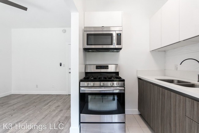 932 Irolo St in Los Angeles, CA - Building Photo - Building Photo