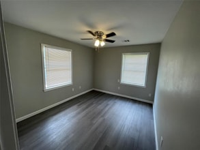 1904 11th St, Unit 1904 1/2 in Galena Park, TX - Foto de edificio - Building Photo