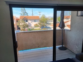 10943 Laurel Canyon Blvd in San Fernando, CA - Building Photo - Building Photo