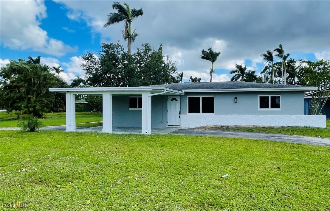 4432 E Riverside Dr in Ft. Myers, FL - Building Photo
