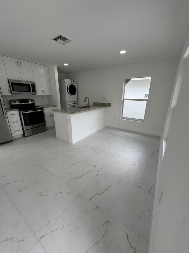 4702 Weymouth St in Greenacres, FL - Building Photo - Building Photo