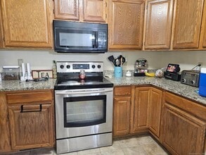 410 Emmett St in Bristol, CT - Building Photo - Building Photo