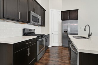 72 N Hutcheson St in Houston, TX - Building Photo - Building Photo