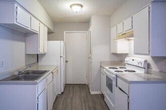 Stonegate Apartments in Memphis, TN - Building Photo - Interior Photo