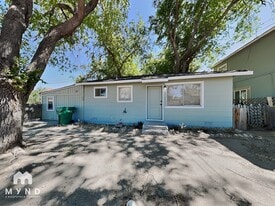 220 Hillcrest Dr in Reno, NV - Building Photo