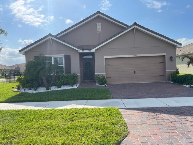 10574 SW Cambria Ln in Port St. Lucie, FL - Building Photo - Building Photo