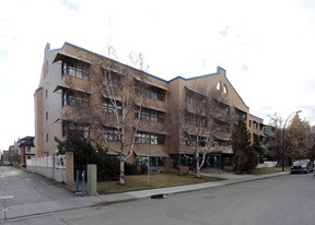 Mount Royal Manor in Calgary, AB - Building Photo