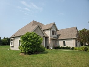 W150N7229 Paseo Ln in Menomonee Falls, WI - Building Photo - Building Photo