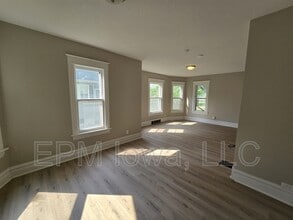 422 Baltimore St in Waterloo, IA - Building Photo - Building Photo