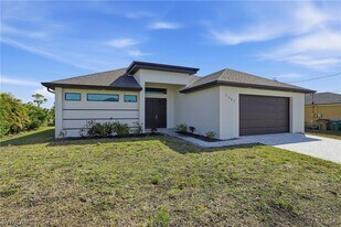 2303 NW 18th Pl in Cape Coral, FL - Building Photo
