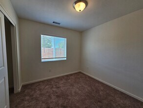 322 Double Spring Dr in Reno, NV - Building Photo - Building Photo