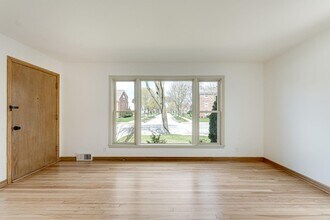 8201 W North Ave in Wauwatosa, WI - Building Photo - Building Photo