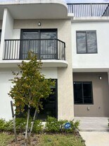 14561 SW 261st Ter, Unit 1 in Homestead, FL - Building Photo