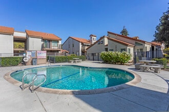 Cedar Springs Apartments in Fresno, CA - Foto de edificio - Building Photo