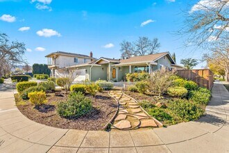 5825 Laguna Seca Way in San Jose, CA - Foto de edificio - Building Photo