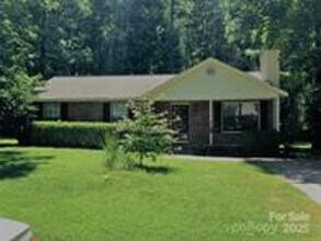 4825 Banfshire Rd in Charlotte, NC - Building Photo - Building Photo