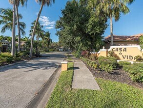 657 Soliel Dr in Naples, FL - Foto de edificio - Building Photo