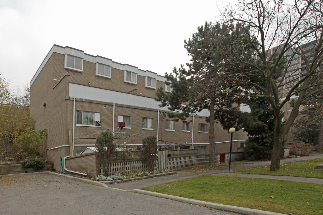 Wycliffe Hill Townhomes in Toronto, ON - Building Photo