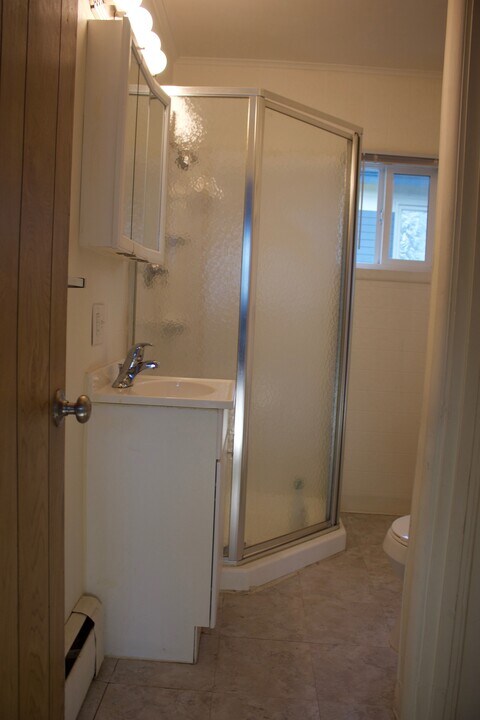 1902 W 33rd Ave, Unit 1 in Anchorage, AK - Foto de edificio
