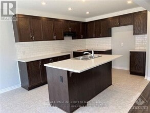 754 Derreen Ave in Ottawa, ON - Building Photo - Building Photo