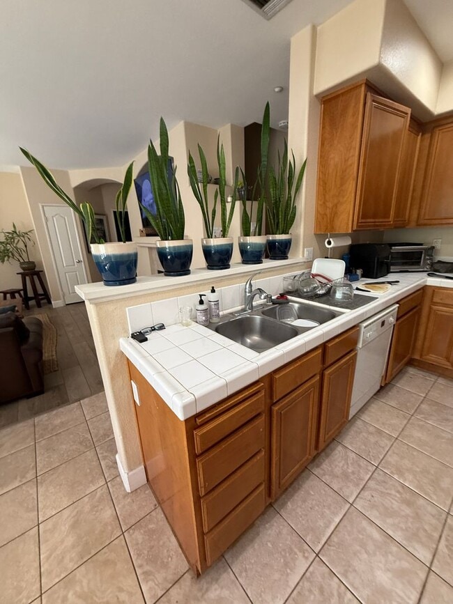 6471 Terraza Portico in Carlsbad, CA - Building Photo - Building Photo