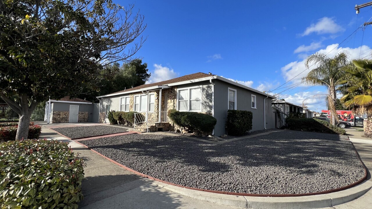 440 W 4th St in Pittsburg, CA - Building Photo