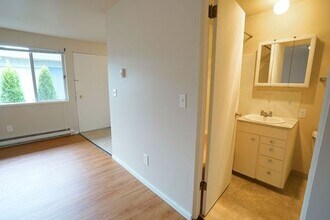 Crown Colony in Seattle, WA - Foto de edificio - Interior Photo