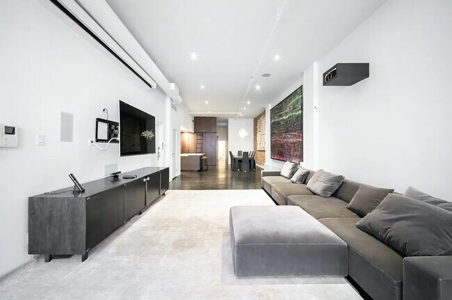 20 E 17th St in New York, NY - Building Photo - Building Photo