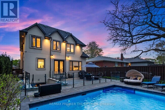 5 Storey Crescent in Toronto, ON - Building Photo - Building Photo