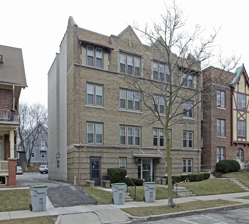 2564 N Murray Ave in Milwaukee, WI - Building Photo