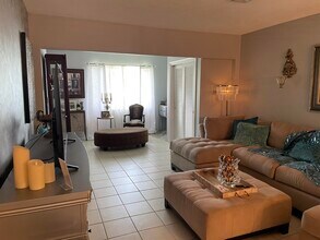 2131 NE 42nd Ct-Unit -210e in Lighthouse Point, FL - Foto de edificio - Building Photo