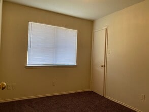 1106 Greencroft St in Channelview, TX - Foto de edificio - Building Photo