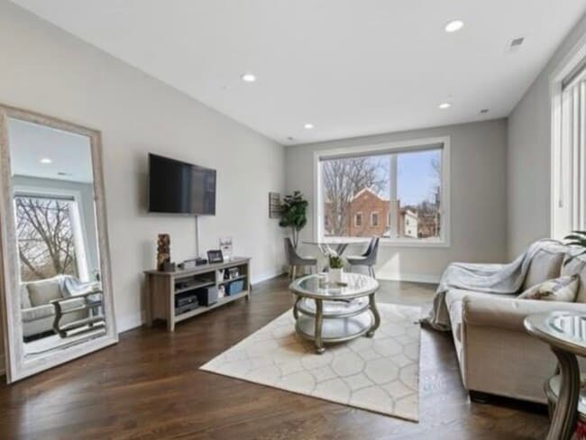 2303 W Wilcox St in Chicago, IL - Building Photo - Building Photo